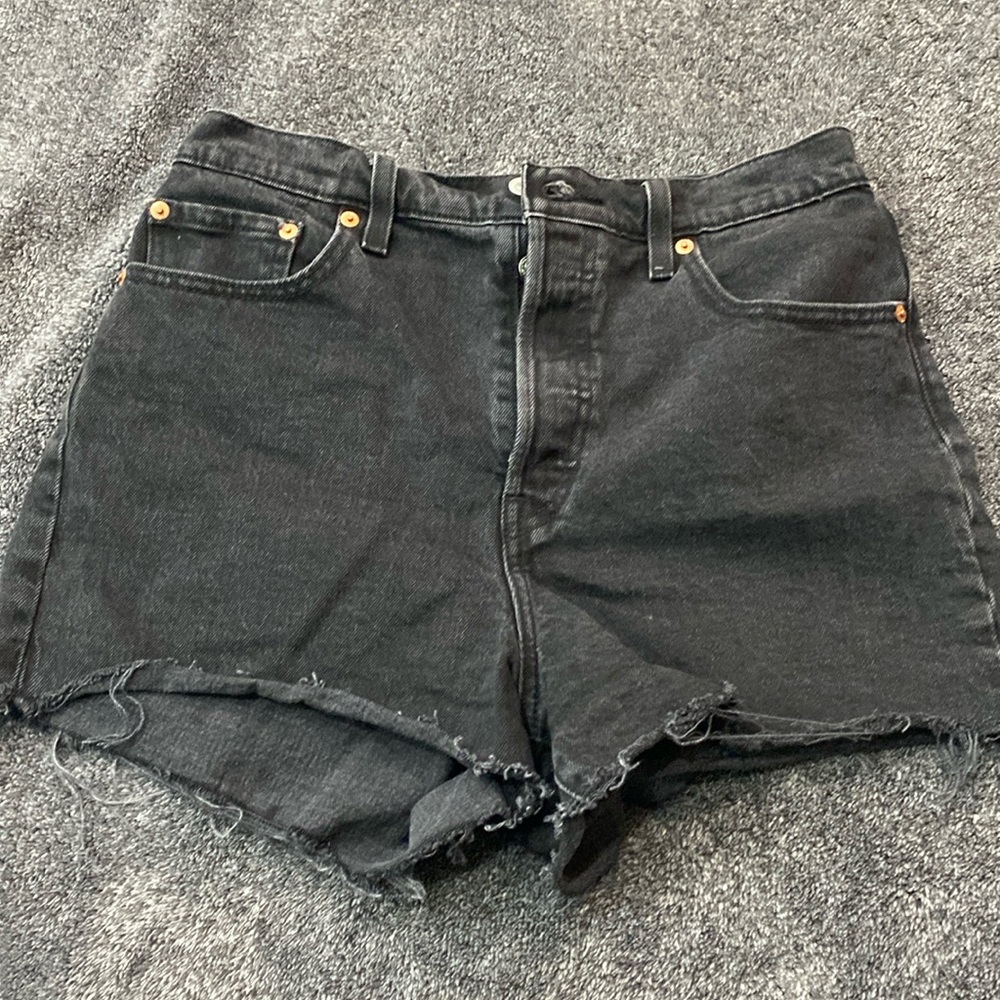 Levi’s rib cage shorts